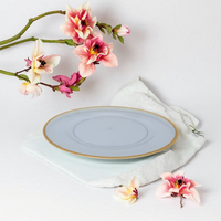 Assiettes de présentation circulaires de luxe en plastique PS de 13 pouces, couleur personnalisée, bord doré, durables, vaisselle décorative en stock pour la vente en gros