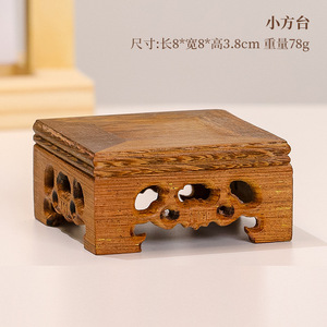 เครื่องประดับเทพเจ้าแห่งความมั่งคั่งแบบการ์ตูน ฐานไม้ทรงสี่เหลี่ยมพร้อมเทียนและตุ๊กตาหมู ตกแต่งโต๊ะทำงาน สไตล์น่ารัก - Product Image 4