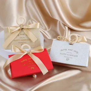 Letterpress in Quà Tặng mini Ngọc trai bao bì túi kẹo vàng hộp quà tặng hộp giấy với Ribbon ngọc trai pin cho đám cưới