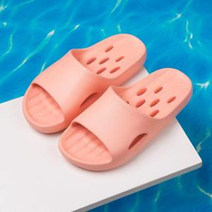 Nuovo arrivo pantofole da doccia estive Unisex con suola EVA sandali da <span class=keywords><strong>piscina</strong></span> <span class=keywords><strong>antiscivolo</strong></span> ad asciugatura rapida per il massaggio con fori di scarico - Product Image 4