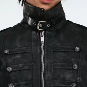 เสื้อโค้ทหนัง PU สำหรับผู้ชาย รุ่น Gothic Knight Series  ตกแต่งกระดุมรูปกางเขน  แบบผูกเชือกสองแบบ  ทรงเข้ารูป  ไหล่ตรง  แบบครอป - Product Image 5