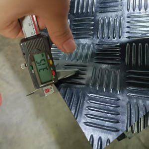 Revêtement de sol en caoutchouc antidérapant de haute qualité avec motif en échiquier - Product Image 1