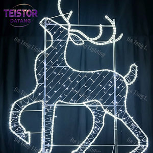 Motivo Luminoso Navideño para Postes de Luz en Exteriores, Parques y Decoraciones de Temporada - Product Image 2
