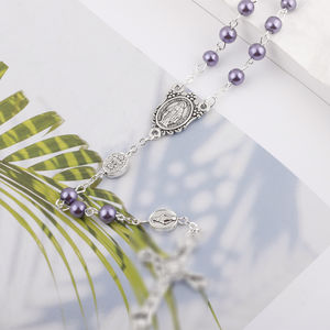 Colliers de perles de prière en verre imitation perle de 6 mm rose, violet et bleu KOMI avec pendentif croix crucifix pour femmes, cadeaux religieux - Product Image 5