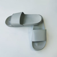 Sandales plates grises tendance pour l'été, chaussures décontractées à bout ouvert confortables pour femmes, chaussures d'extérieur, tongs fantaisie pour femmes 2025