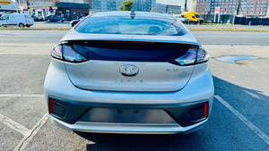 รถยนต์มือสอง 2023 Ioniq Limited 4 ประตู แฮทช์แบ็ก เบาะหนัง กล้องมองหลัง พวงมาลัยซ้าย III 300-400 แรงม้า 8 ถุงลมนิรภัย ไฟ LED - Product Image 5