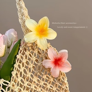 Pinzas de <span class=keywords><strong>Pelo</strong></span> con Flor de Plumeria Hawaiana de 8cm, Pinzas Grandes Estéticas de Gelatina Tropical, Accesorios de Playa de Verano para Mujer - Product Image 5