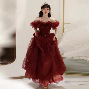 <span class=keywords><strong>Robe</strong></span> <span class=keywords><strong>de</strong></span> soirée rouge automne nouvelle collection pour mariée, design élégant, épaules dénudées, luxe léger, grandes tailles pour femmes rondes - Product Image 4