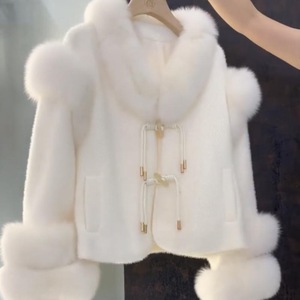Spot petit parfum tempérament imitation fourrure de renard manteau femme - Product Image 2
