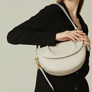 Bolso de piel de vaca suave con asa para el hombro, un bolso cruzado retro y sencillo de gran capacidad para mujer - Product Image 6