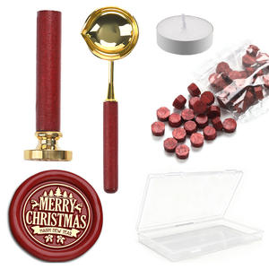 Kit de sceau de cire de Noël avec manche en bois rouge, cuillère dorée, granulés de cire, boîte transparente 100g, ensemble de sceaux artisanaux ronds - Product Image 1