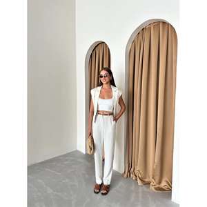 Chaleco Gabardina para Mujer con Detalles de Encaje, Tallas Grandes, Bordado Exterior, Botones con Logotipo Decorativos, Tejido de Piel, Relleno de Algodón - Product Image 4