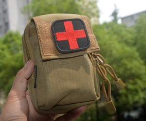 Badge brodé personnalisé carré ou rond pour sac à dos médical, croix de secours, avec fixation velcro - Product Image 6