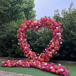 Arc de fleurs rose vif en forme de coeur roses en forme de cœur pour décoration ou proposition de mariage - Product Image 3