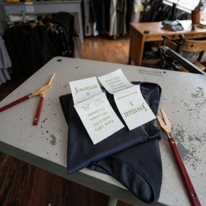 Tùy Chỉnh Thiết Kế Thẳng Cắt Bông Chăm Sóc Nhãn Bền Vững Gấp Khâu Hàng May Mặc Dệt Kỹ Thuật Logo Mô Hình Có Thể Giặt In - Product Image 1