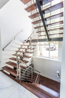 Escalier droit flottant en bois pour grenier moderne, conception à chaud, marches en bois avec longeron latéral invisible pour appartements