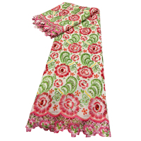 Tissu de robe de soirée africaine en mousseline de soie rose pastel multicolore à motif floral cachemire, brodé de dentelle et de petites paillettes, avec bordure inférieure ajourée