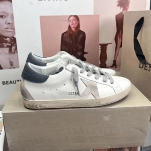 Zapatillas de Moda Premium de Diseñador 2026 de Cuero de Grano Completo Blanco Envejecido Ligeras de Verano Unisex Casuales con Banda Elástica para Hombre - Product Image 2