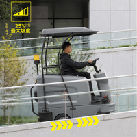 Balayeuse autoportée haute performance KM 190/130 R Bp Classic Karcher, largeur de balayage 1 900 mm, avec auvent métallique et bac de collecte 140 L