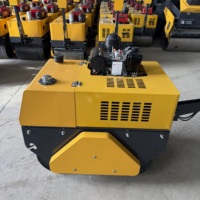 Petit compacteur routier à double tambour vibrant pour l'entretien municipal avec moteur Changfa. Modèle à pousser/à conduire