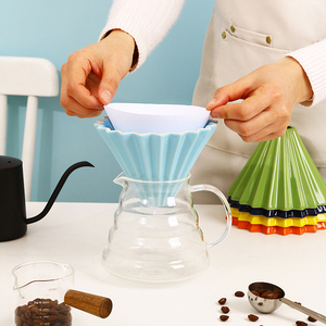 Verser sur le <span class=keywords><strong>filtre</strong></span> à <span class=keywords><strong>café</strong></span> réutilisable pour goutteur de <span class=keywords><strong>café</strong></span> avec des filtres à <span class=keywords><strong>café</strong></span> permanents en céramique de différentes couleurs - Product Image 3