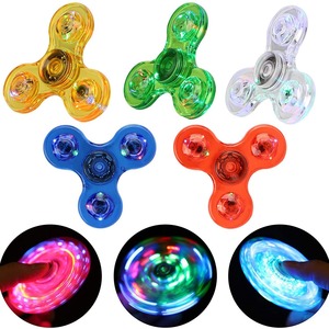 Bán buôn phong cách mới dẫn <span class=keywords><strong>Fidget</strong></span> <span class=keywords><strong>spinner</strong></span> Đồ chơi ngón tay con quay hồi chuyển <span class=keywords><strong>Led</strong></span> sáng trong suốt Flash giải nén nhựa đồ chơi trẻ em - Product Image 5