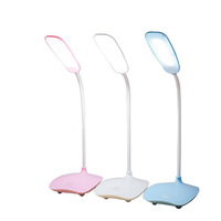 Lampe LED promotionnelle en gros, à piles, à commande tactile, à intensité variable, pour lecture en dortoir, personnalisable OEM/ODM