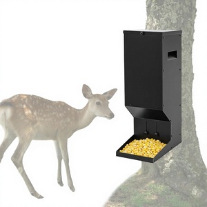 Distributore Automatico di Mangime per Cervi a Gravità, Contenitore in Acciaio Resistente, Mangiatoia per Cervi Sospesa in Metallo - Product Image 1
