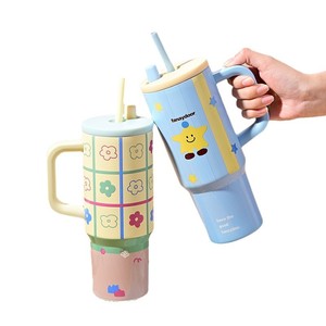 Mug de voyage 710 ml avec poignée imprimée motif dessin animé, en acier inoxydable 316 / intérieur en céramique, couvercle en PP, joint en silicone et paille - Product Image 2