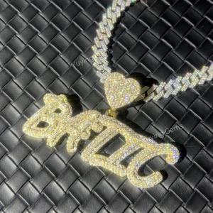 Yu Ying OEM/ODM, Colgante de Moissanita Personalizado en Plata de Ley 925 Chapada en Oro con Moissanita GRA - Product Image 2