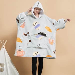 Couverture à capuche surdimensionnée personnalisée en usine de Chine Couverture de sweat-shirt Sherpa de qualité supérieure pour adultes Couverture portable géante confortable - Product Image 1