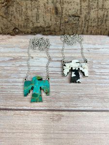 Collar de Plata de Ley Hecho a Mano con Turquesa Kingman Blanca y Diseño de Pájaro Trueno para Mujer - Product Image 3