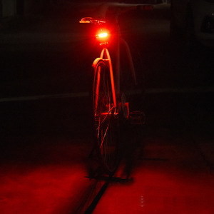 Luz Trasera para Bicicleta Golfein, LED Intermitente Recargable, Resistente al Agua IPX4, Plástico - Product Image 2