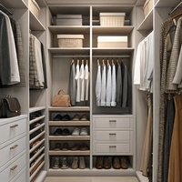 Armoire sur mesure Senger avec coiffeuse intégrée et étagères ouvertes éclairées par LED – Rangement moderne pour chambre à coucher