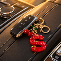 Porte-clés en résine plastique avec lettre dorée, breloque cerise mignonne, pendentif de sac, accessoire pour clés de voiture, cadeau style européen-américain