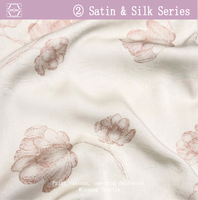 Tissu satiné en polyester froissé imprimé de motifs floraux de lotus dessinés à la main, matériau pour robes, chemisiers, rideaux et textiles de maison