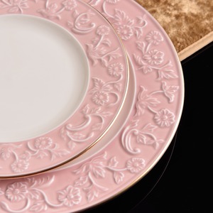 Lot de 2 assiettes en céramique YW style nordique, 8 et 10 pouces, en porcelaine fine, avec incrustation rose, logo personnalisé et gravure durable - Product Image 3