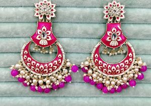 Pendientes Colgantes Kundan Rosados con Perlas y Dijes de Luna Creciente para Bodas y Festivales para Mujer - Product Image 1