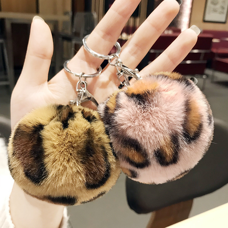 Portachiavi con Pompon a Forma di Leopardo, Carino Portachiavi a Cuore, Motivo Leopardato Soffice, Portachiavi Peloso a Forma di Cuore con Pompon