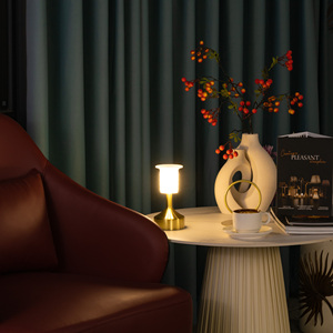 Lampe de bureau sans fil rechargeable en aluminium en gros, éclairage d'ambiance, télécommande, décoration élégante pour hôtel - Product Image 4