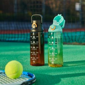 Botella de Agua Transparente con Degradado, Asa Portátil, Vaso de Plástico con Escala, Botella Deportiva de Gran Capacidad con Tapa a Presión, Vaso Espacial - Product Image 1