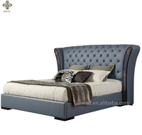 Ensemble de meubles de chambre à coucher de luxe, collection sur mesure de designer, comprenant un lit grand format de style moyen-oriental en or