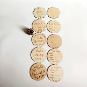 Plaque de Crèche Personnalisable Double Face Gravée au Laser, Pancarte de <span class=keywords><strong>Naissance</strong></span> en Bois Rond avec Nom de Bébé, Cadeau de <span class=keywords><strong>Naissance</strong></span> en Bois Nouveau-né, Panneau "Hello World" - Product Image 2