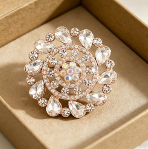 Broche Grande Fleur Vintage en Alliage Plaqué Or Rose Rouge avec Strass et Émail Iris pour Costume Femme, Manteau, Mariage, Fête, Cadeau - Product Image 6