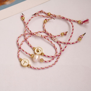 Pulseras de Macramé Ajustables con Cordón de Algodón, Cuentas de Perlas, Detalles en Oro y Corazón Esmaltado BM3026 Chic Lovely - Product Image 4