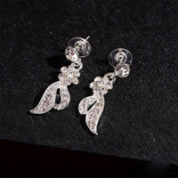 Parure de bijoux de mariée vintage haut de gamme en alliage avec strass étincelants, diadème argenté, colliers à fines chaînes, boucles d'oreilles en cristal goutte d'eau