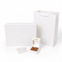 Coffret d'emballage de luxe rigide personnalisé pour bijoux avec couvercle magnétique, insert en velours et sac en papier pour bagues, colliers et bracelets