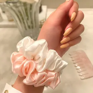 Biểu Tượng Tùy Chỉnh Và Bao Bì Hộp Lớn Satin Giả Lụa Tóc Scrunchie Kích Thước Nhỏ 100% Satin Lụa Jumbo Scrunchies