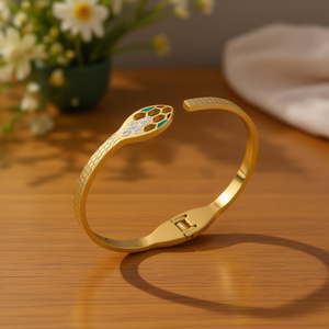 Bracelet en acier inoxydable en forme de serpent Angelina, plaqué or, bracelet manchette unisexe, bijoux tendance, cadeau - Product Image 4