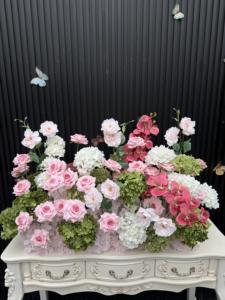 Arreglo Floral para Ceremonia de Boda, Camino de Flores con Rosas y Orquídeas Rosadas - Product Image 2